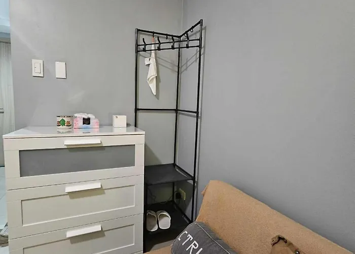 Shore Residences Moa Marc's Place *